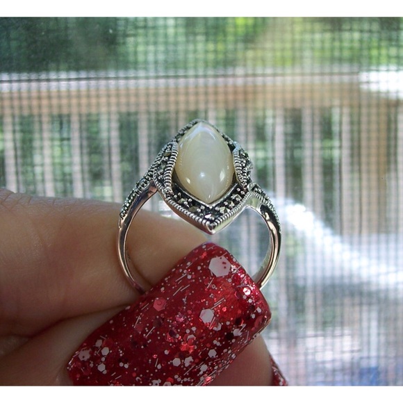 925 STERLING SILVER Marquise Mother Of Pearl & Marcasite Ring - Picture 8 of 15